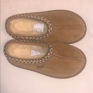 U g g  k i d  s l i p p e r s